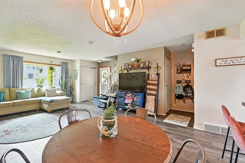 818 Red Oak Trail, Mansfield, Ohio 44904, 2 Bedrooms Bedrooms, ,1 BathroomBathrooms,Residential,For Sale,Red Oak Trail,9067870
