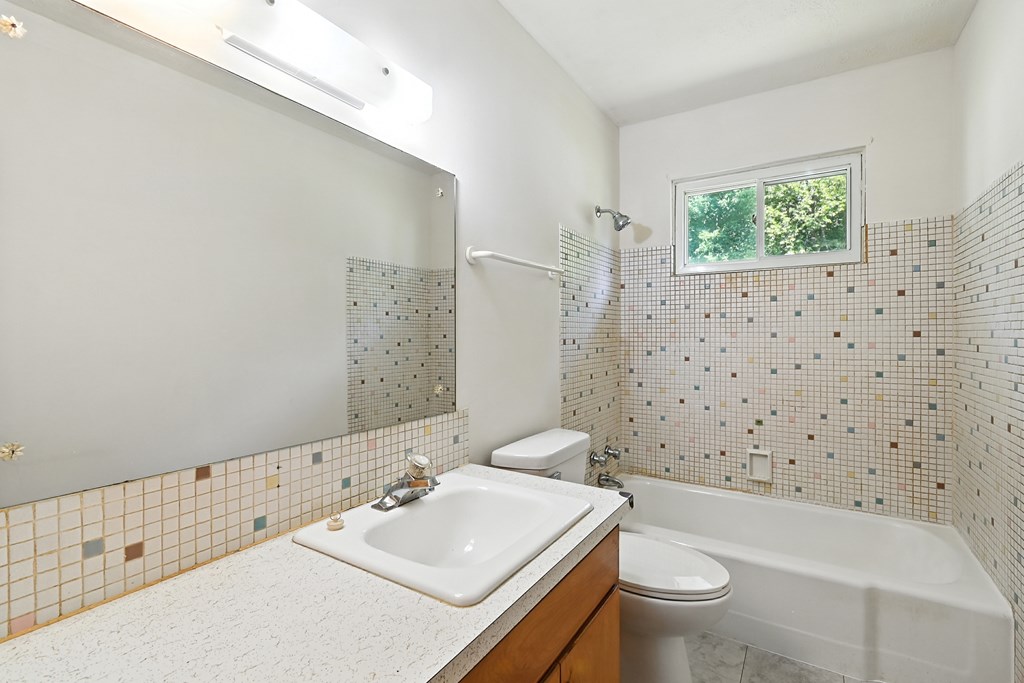 381 Brenda Drive, Mansfield, Ohio 44907, 3 Bedrooms Bedrooms, ,1 BathroomBathrooms,Residential,For Sale,Brenda Drive,9067899