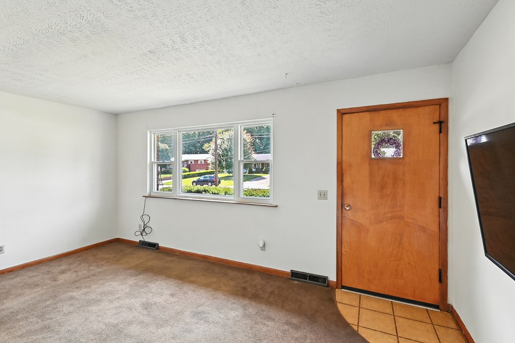 381 Brenda Drive, Mansfield, Ohio 44907, 3 Bedrooms Bedrooms, ,1 BathroomBathrooms,Residential,For Sale,Brenda Drive,9067899