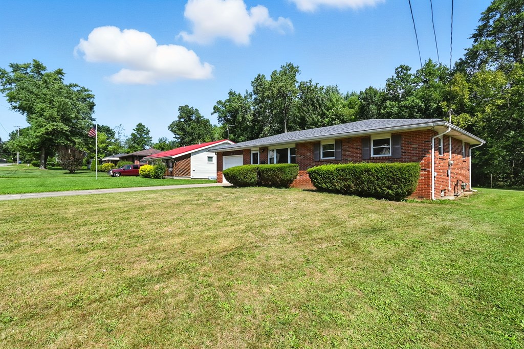 381 Brenda Drive, Mansfield, Ohio 44907, 3 Bedrooms Bedrooms, ,1 BathroomBathrooms,Residential,For Sale,Brenda Drive,9067899