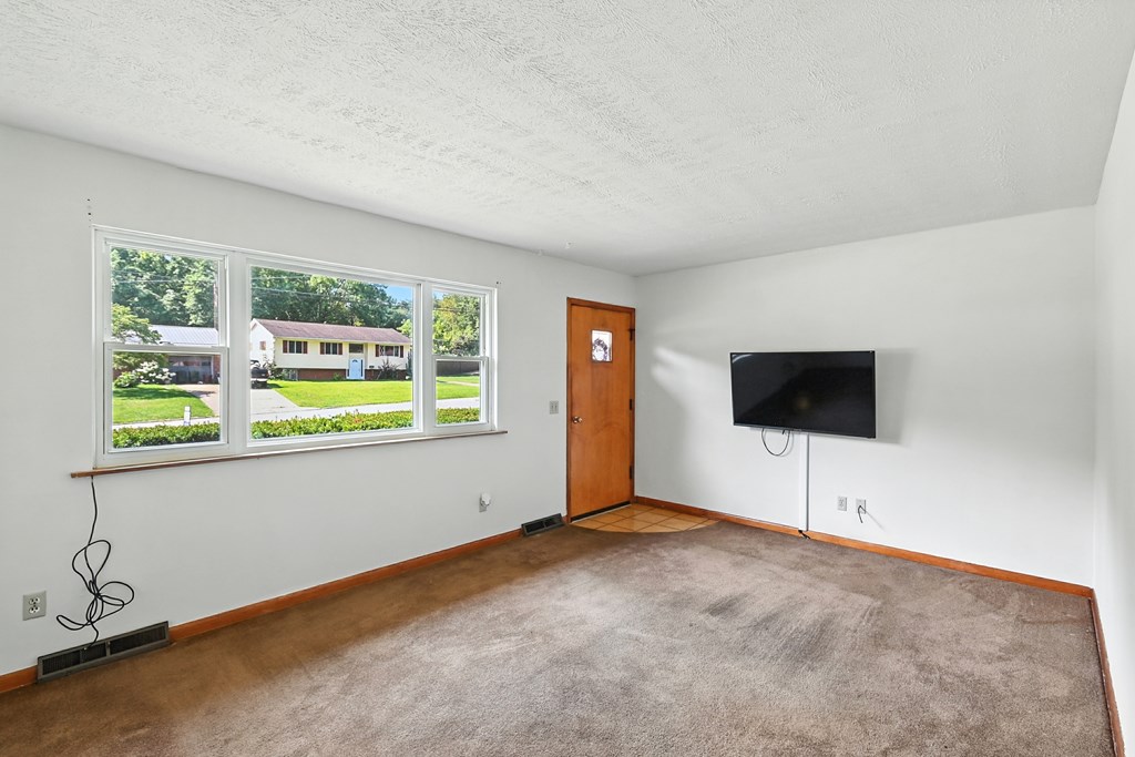 381 Brenda Drive, Mansfield, Ohio 44907, 3 Bedrooms Bedrooms, ,1 BathroomBathrooms,Residential,For Sale,Brenda Drive,9067899