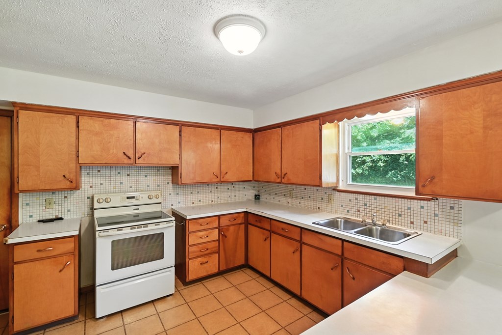 381 Brenda Drive, Mansfield, Ohio 44907, 3 Bedrooms Bedrooms, ,1 BathroomBathrooms,Residential,For Sale,Brenda Drive,9067899
