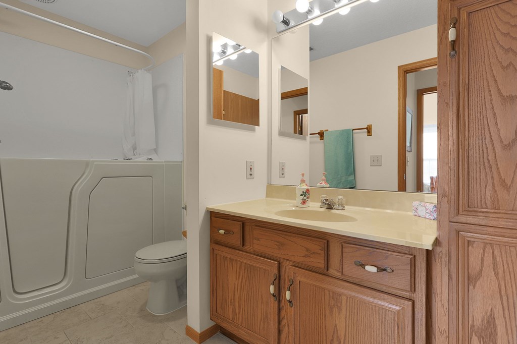 5 Woodberry Drive, Mount Vernon, Ohio 43050, 2 Bedrooms Bedrooms, ,2 BathroomsBathrooms,Residential,For Sale,Woodberry Drive,9067909