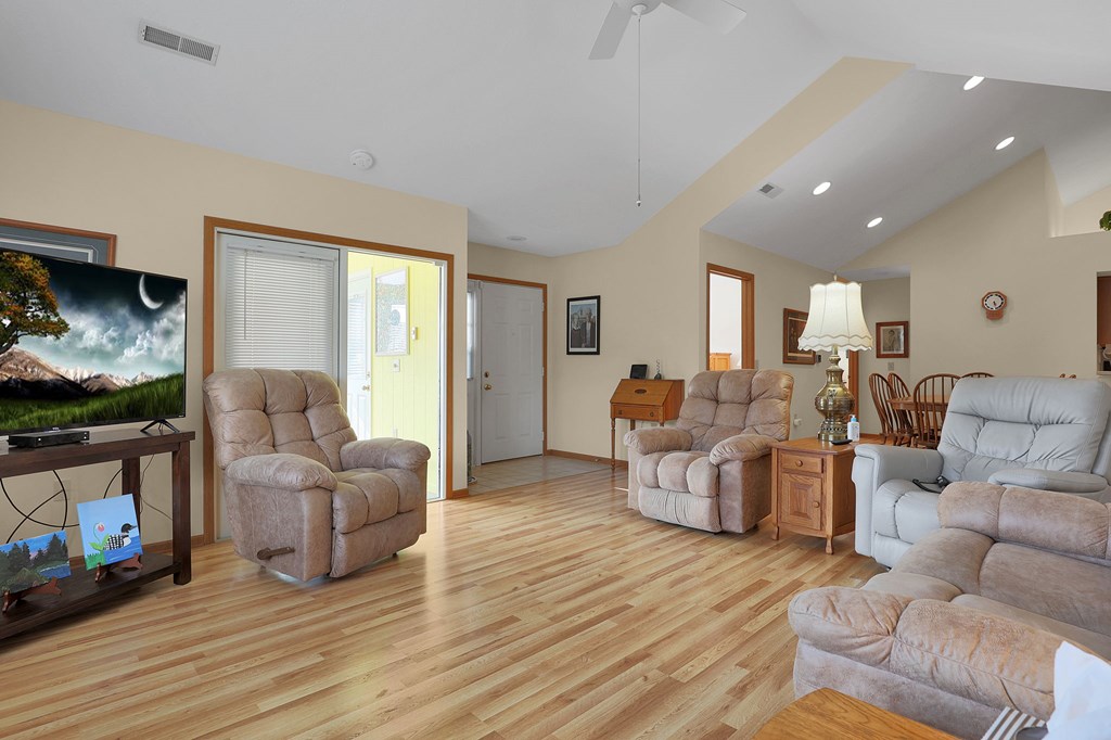 5 Woodberry Drive, Mount Vernon, Ohio 43050, 2 Bedrooms Bedrooms, ,2 BathroomsBathrooms,Residential,For Sale,Woodberry Drive,9067909