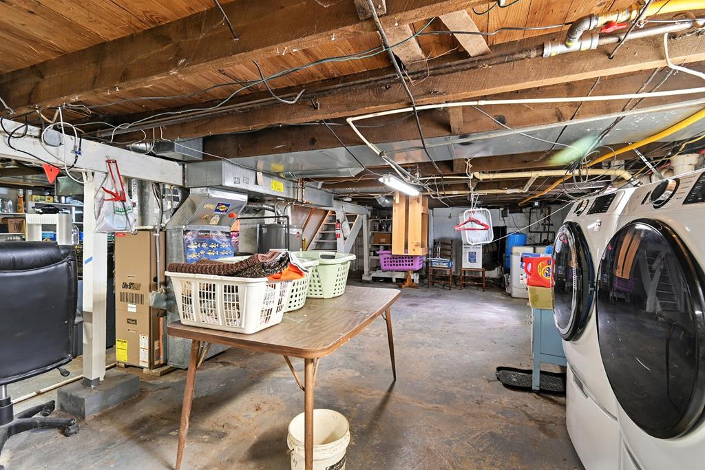 28 N Stewart Road, Mansfield, Ohio 44905, 3 Bedrooms Bedrooms, ,1 BathroomBathrooms,Residential,For Sale,Stewart Road,9067932