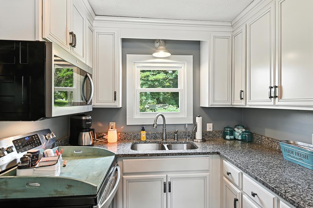 28 N Stewart Road, Mansfield, Ohio 44905, 3 Bedrooms Bedrooms, ,1 BathroomBathrooms,Residential,For Sale,Stewart Road,9067932