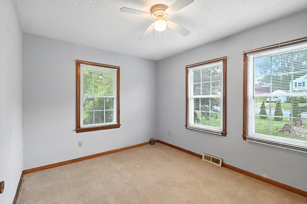 421 Cline Avenue, Mansfield, Ohio 44907, 3 Bedrooms Bedrooms, ,2 BathroomsBathrooms,Residential,For Sale,Cline Avenue,9067974