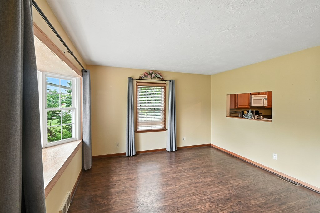 421 Cline Avenue, Mansfield, Ohio 44907, 3 Bedrooms Bedrooms, ,2 BathroomsBathrooms,Residential,For Sale,Cline Avenue,9067974