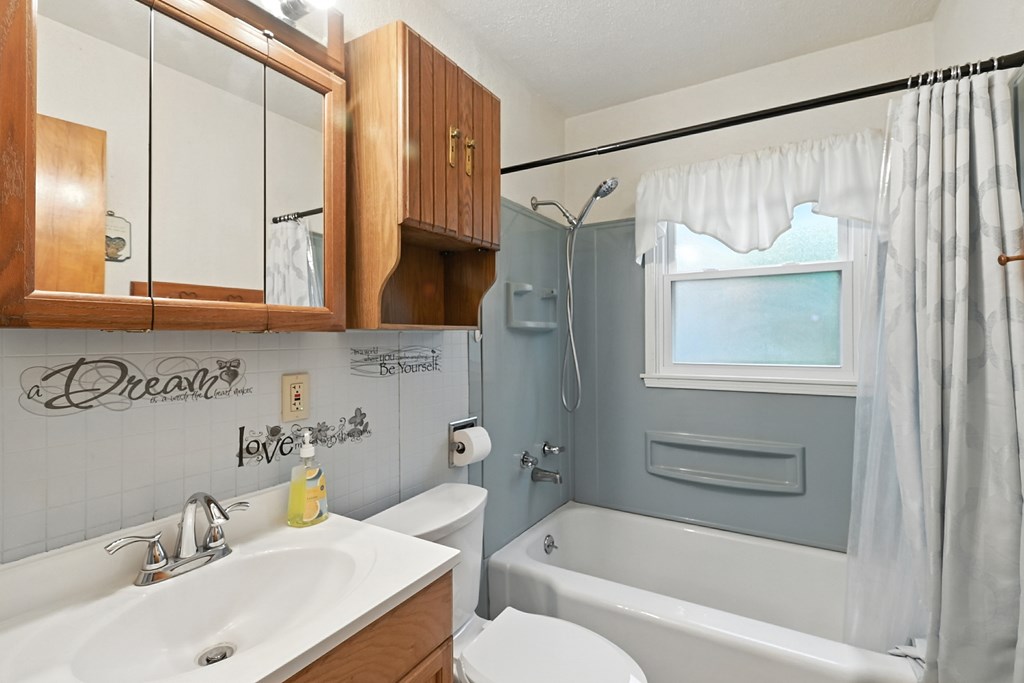 421 Cline Avenue, Mansfield, Ohio 44907, 3 Bedrooms Bedrooms, ,2 BathroomsBathrooms,Residential,For Sale,Cline Avenue,9067974