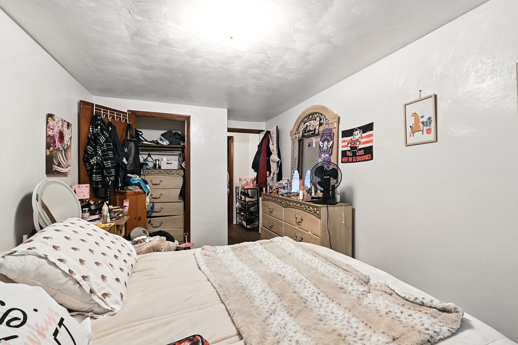 304 Esley Lane, Mansfield, Ohio 44905, 6 Bedrooms Bedrooms, ,Residential Income,For Sale,Esley Lane,9067985