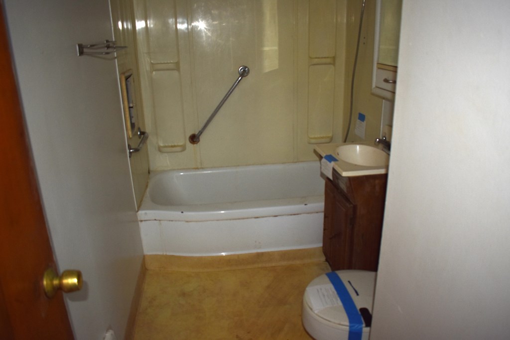 549 Acker Dr, Mansfield, Ohio 44905, 3 Bedrooms Bedrooms, ,1 BathroomBathrooms,Residential,For Sale,Acker Dr,9068995