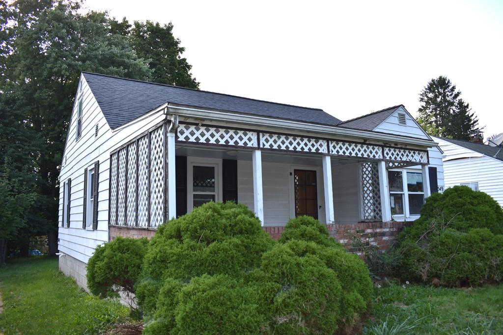 549 Acker Dr, Mansfield, Ohio 44905, 3 Bedrooms Bedrooms, ,1 BathroomBathrooms,Residential,For Sale,Acker Dr,9068995