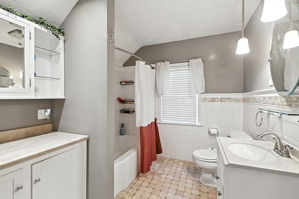 431 Overlook Road, Mansfield, Ohio 44903, 3 Bedrooms Bedrooms, ,1 BathroomBathrooms,Residential,For Sale,Overlook Road,9069052