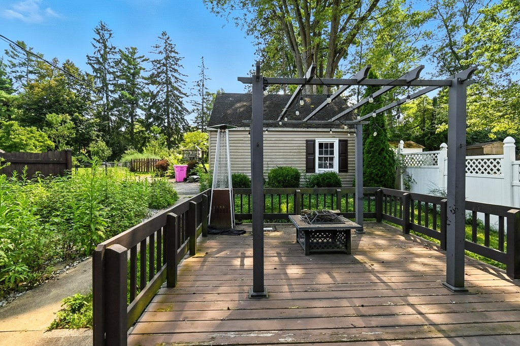 431 Overlook Road, Mansfield, Ohio 44903, 3 Bedrooms Bedrooms, ,1 BathroomBathrooms,Residential,For Sale,Overlook Road,9069052