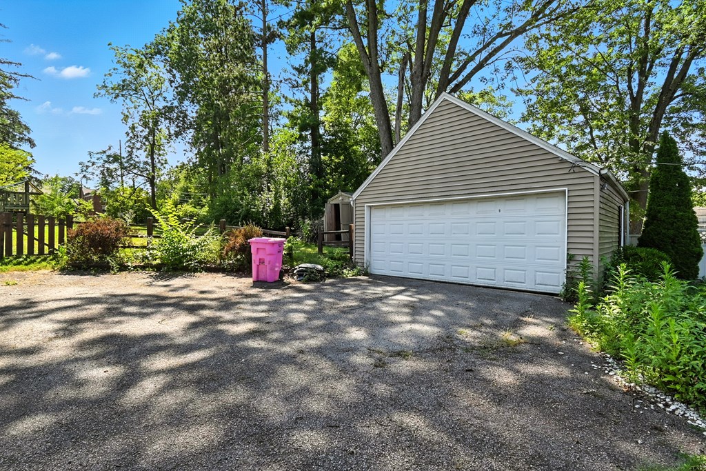 431 Overlook Road, Mansfield, Ohio 44903, 3 Bedrooms Bedrooms, ,1 BathroomBathrooms,Residential,For Sale,Overlook Road,9069052