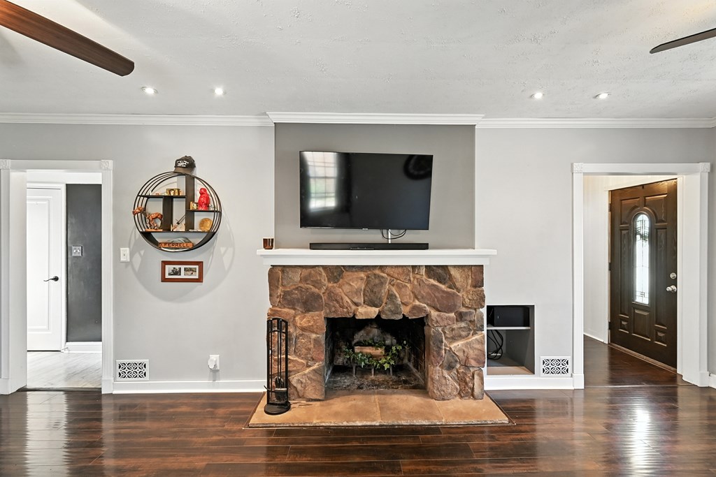 431 Overlook Road, Mansfield, Ohio 44903, 3 Bedrooms Bedrooms, ,1 BathroomBathrooms,Residential,For Sale,Overlook Road,9069052
