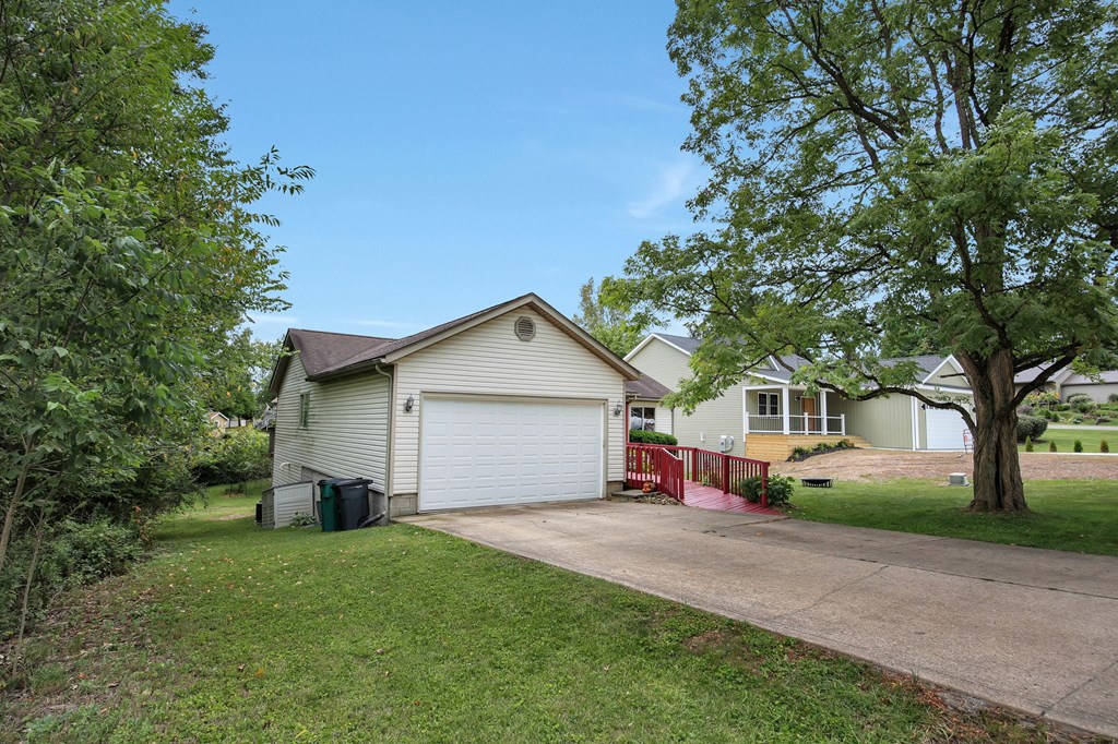 177 Lakeview Heights Drive, Howard, Ohio 43028, 4 Bedrooms Bedrooms, ,2 BathroomsBathrooms,Residential,For Sale,Lakeview Heights Drive,9069066