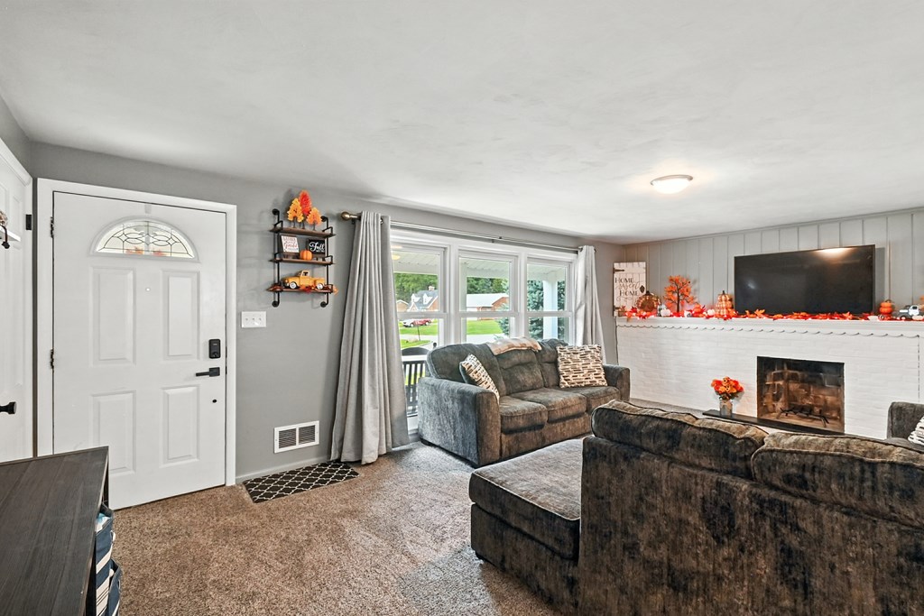 1009 Woodhill Road, Mansfield, Ohio 44907, 3 Bedrooms Bedrooms, ,1 BathroomBathrooms,Residential,For Sale,Woodhill Road,9069096