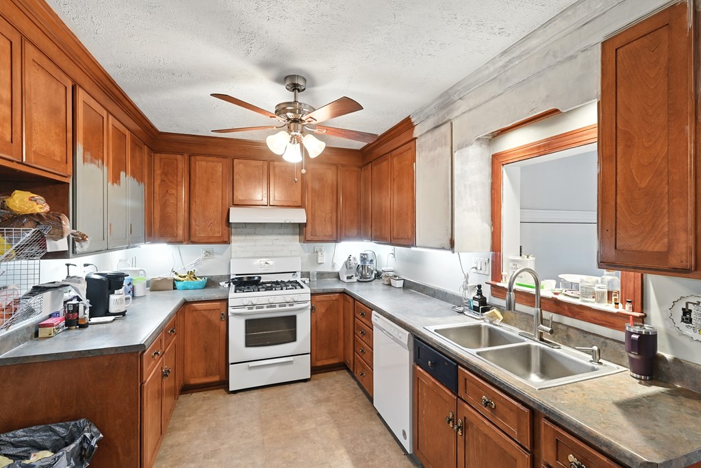 968 Highland Avenue, Galion, Ohio 44833, 4 Bedrooms Bedrooms, ,2 BathroomsBathrooms,Residential,For Sale,Highland Avenue,9069131