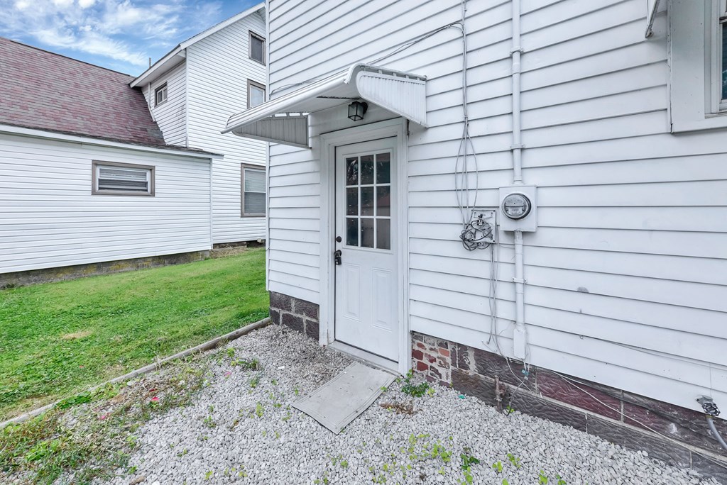 328 N Henry Street, Crestline, Ohio 44827, 4 Bedrooms Bedrooms, ,1 BathroomBathrooms,Residential,For Sale,Henry Street,9069132