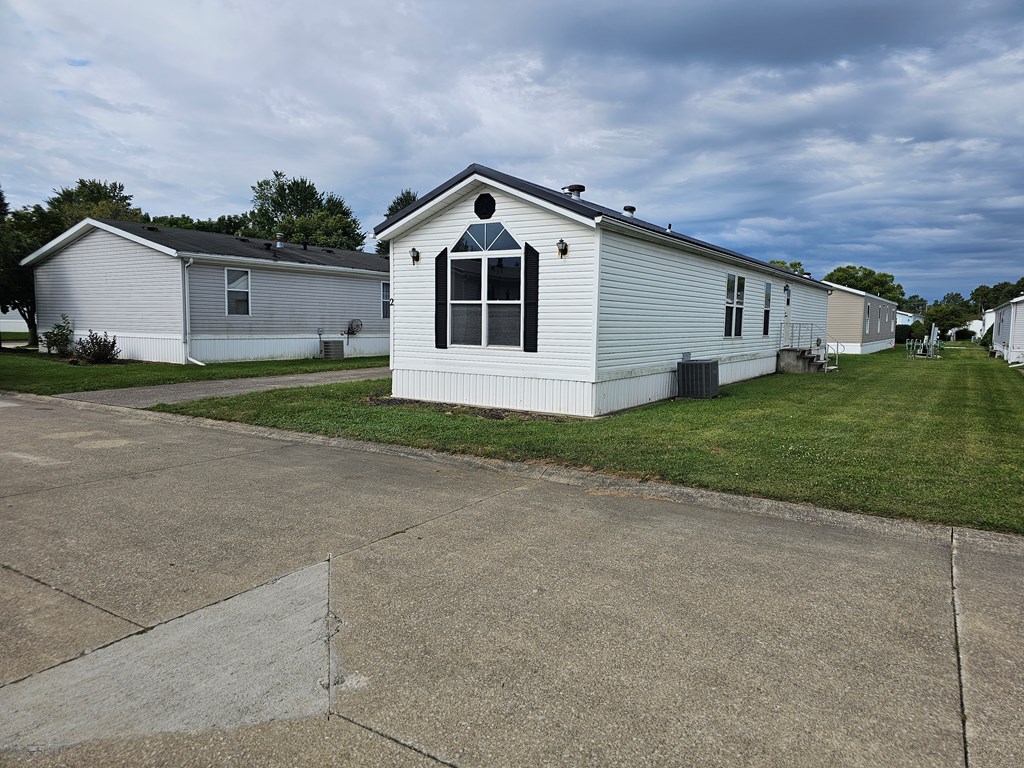 2 Carter Lane, Shelby, Ohio 44875, 2 Bedrooms Bedrooms, ,2 BathroomsBathrooms,Residential,For Sale,Carter Lane,9069159