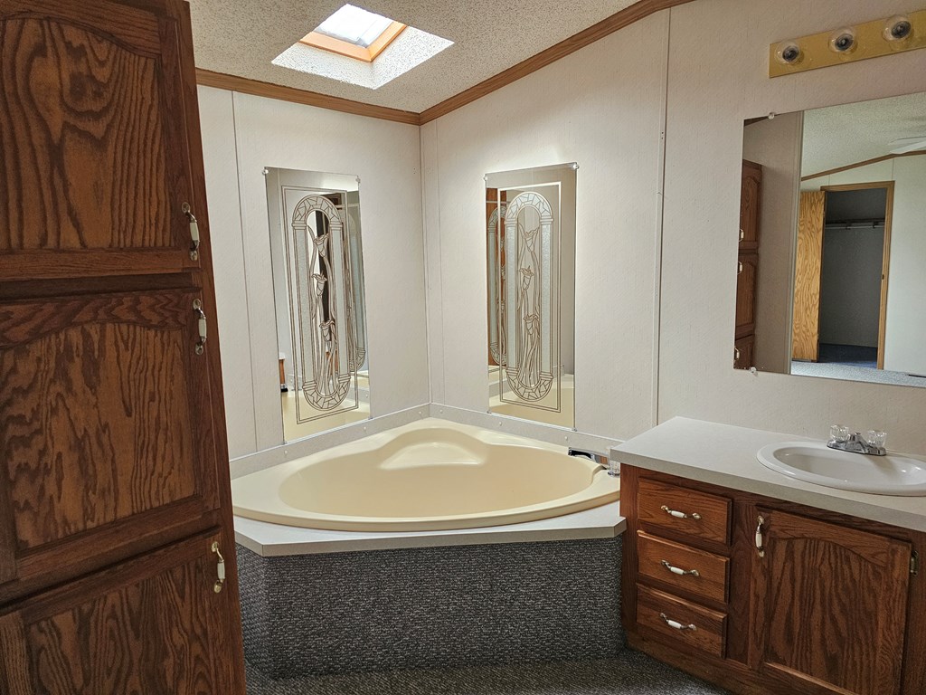2 Carter Lane, Shelby, Ohio 44875, 2 Bedrooms Bedrooms, ,2 BathroomsBathrooms,Residential,For Sale,Carter Lane,9069159