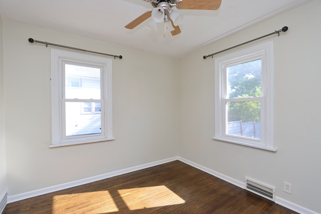 374 5th Avenue, Mansfield, Ohio 44905, 3 Bedrooms Bedrooms, ,1 BathroomBathrooms,Residential,For Sale,5th Avenue,9069160