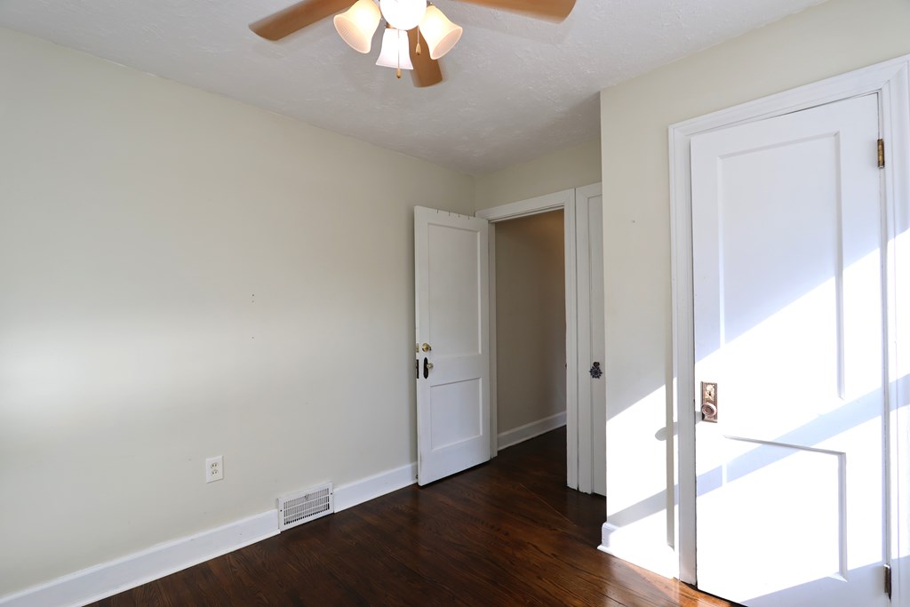 374 5th Avenue, Mansfield, Ohio 44905, 3 Bedrooms Bedrooms, ,1 BathroomBathrooms,Residential,For Sale,5th Avenue,9069160