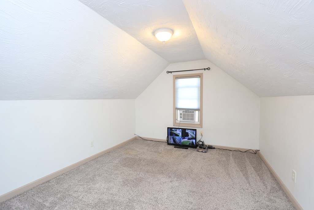 374 5th Avenue, Mansfield, Ohio 44905, 3 Bedrooms Bedrooms, ,1 BathroomBathrooms,Residential,For Sale,5th Avenue,9069160