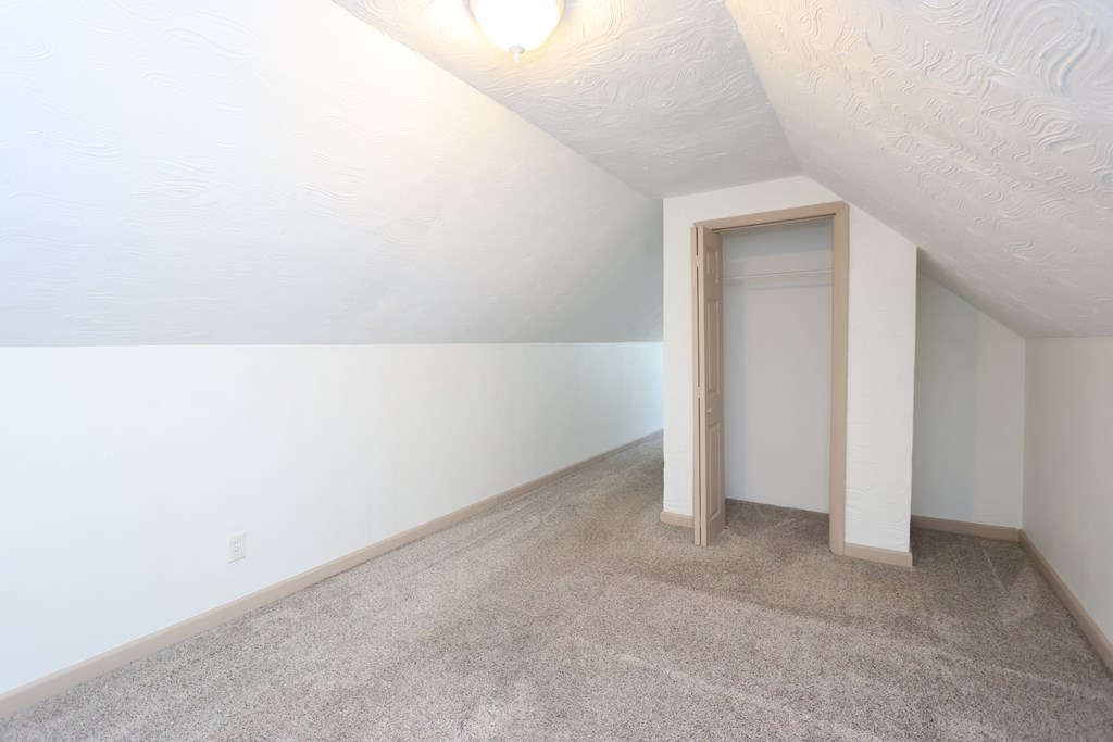 374 5th Avenue, Mansfield, Ohio 44905, 3 Bedrooms Bedrooms, ,1 BathroomBathrooms,Residential,For Sale,5th Avenue,9069160