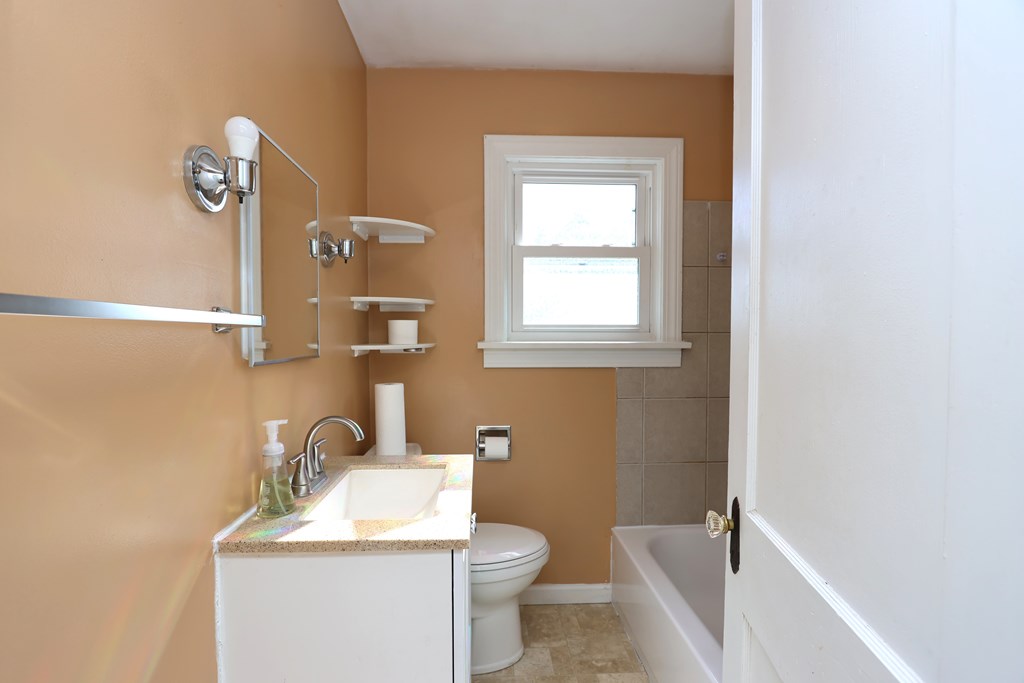 374 5th Avenue, Mansfield, Ohio 44905, 3 Bedrooms Bedrooms, ,1 BathroomBathrooms,Residential,For Sale,5th Avenue,9069160