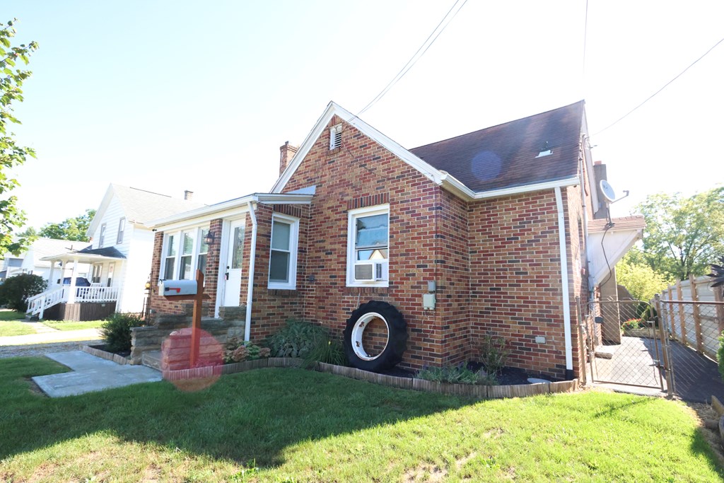 374 5th Avenue, Mansfield, Ohio 44905, 3 Bedrooms Bedrooms, ,1 BathroomBathrooms,Residential,For Sale,5th Avenue,9069160
