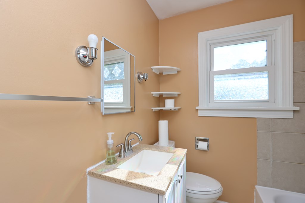 374 5th Avenue, Mansfield, Ohio 44905, 3 Bedrooms Bedrooms, ,1 BathroomBathrooms,Residential,For Sale,5th Avenue,9069160
