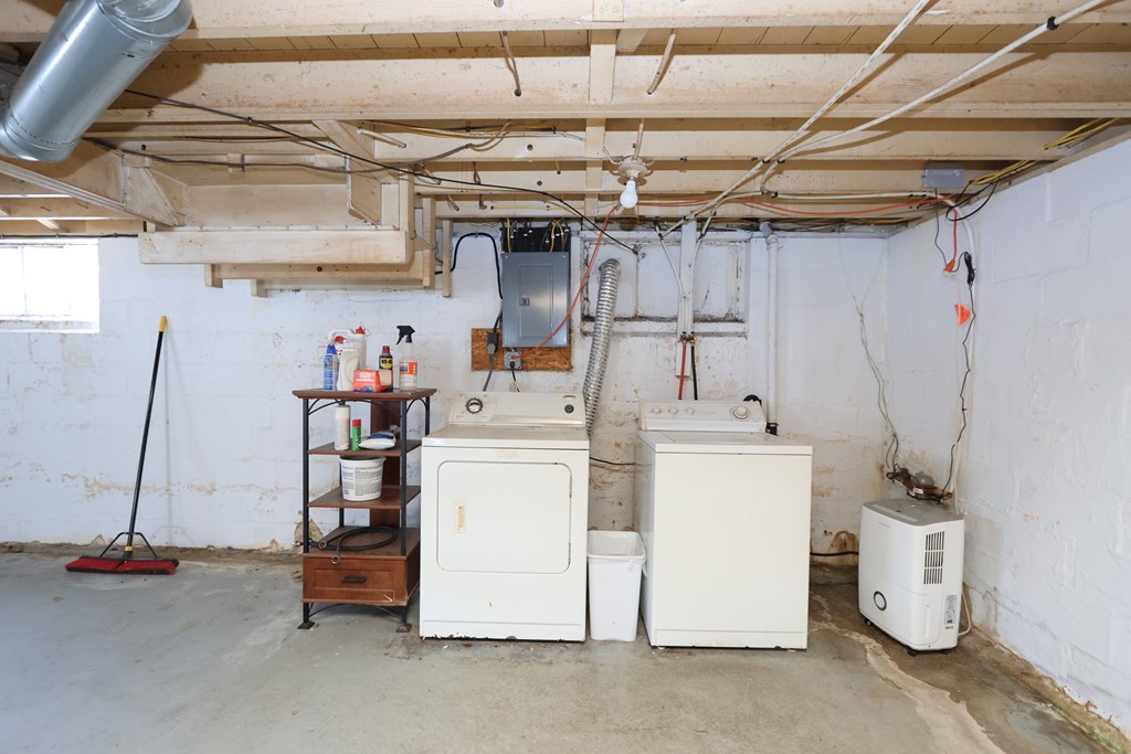 374 5th Avenue, Mansfield, Ohio 44905, 3 Bedrooms Bedrooms, ,1 BathroomBathrooms,Residential,For Sale,5th Avenue,9069160