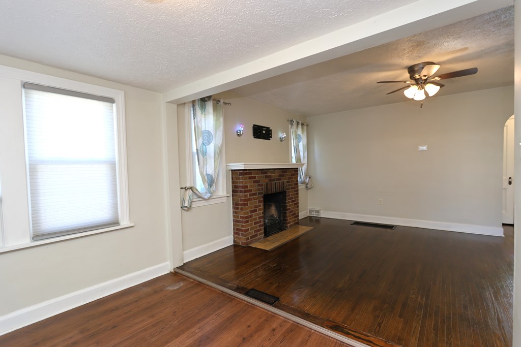 374 5th Avenue, Mansfield, Ohio 44905, 3 Bedrooms Bedrooms, ,1 BathroomBathrooms,Residential,For Sale,5th Avenue,9069160