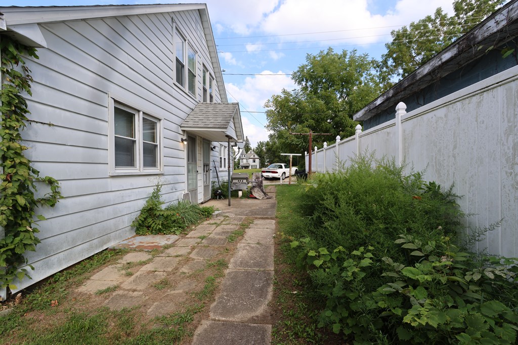 321 -323 E Payne Street, Galion, Ohio 44833, 6 Bedrooms Bedrooms, ,Residential Income,For Sale,-323 E Payne Street,9069195