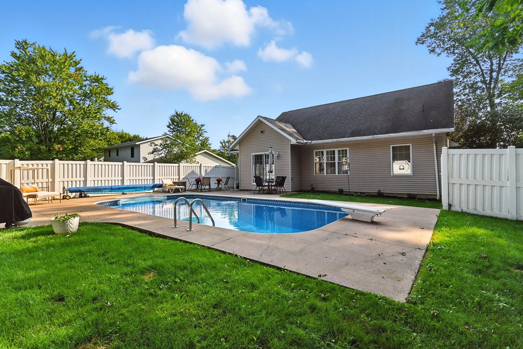 903 Randallwood Drive, Mansfield, Ohio 44906, 3 Bedrooms Bedrooms, ,2 BathroomsBathrooms,Residential,For Sale,Randallwood Drive,9069201