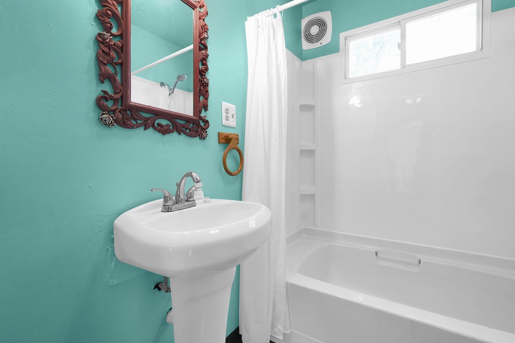94 Delafield Avenue, Ashland, Ohio 44805, 2 Bedrooms Bedrooms, ,1 BathroomBathrooms,Residential,For Sale,Delafield Avenue,9069232