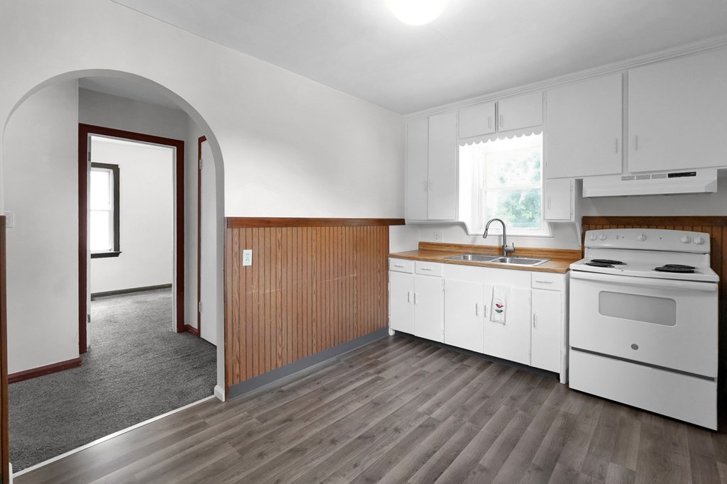 94 Delafield Avenue, Ashland, Ohio 44805, 2 Bedrooms Bedrooms, ,1 BathroomBathrooms,Residential,For Sale,Delafield Avenue,9069232