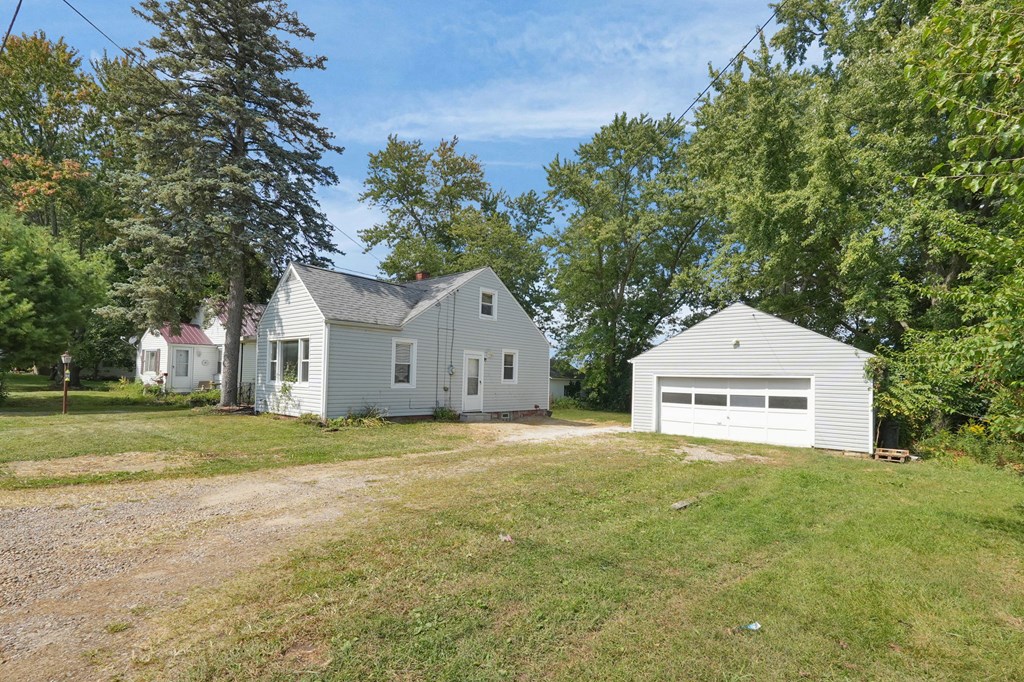 94 Delafield Avenue, Ashland, Ohio 44805, 2 Bedrooms Bedrooms, ,1 BathroomBathrooms,Residential,For Sale,Delafield Avenue,9069232