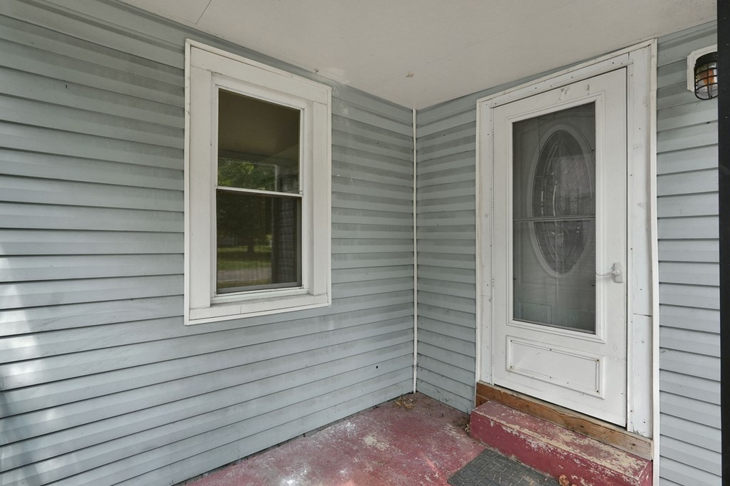 94 Delafield Avenue, Ashland, Ohio 44805, 2 Bedrooms Bedrooms, ,1 BathroomBathrooms,Residential,For Sale,Delafield Avenue,9069232