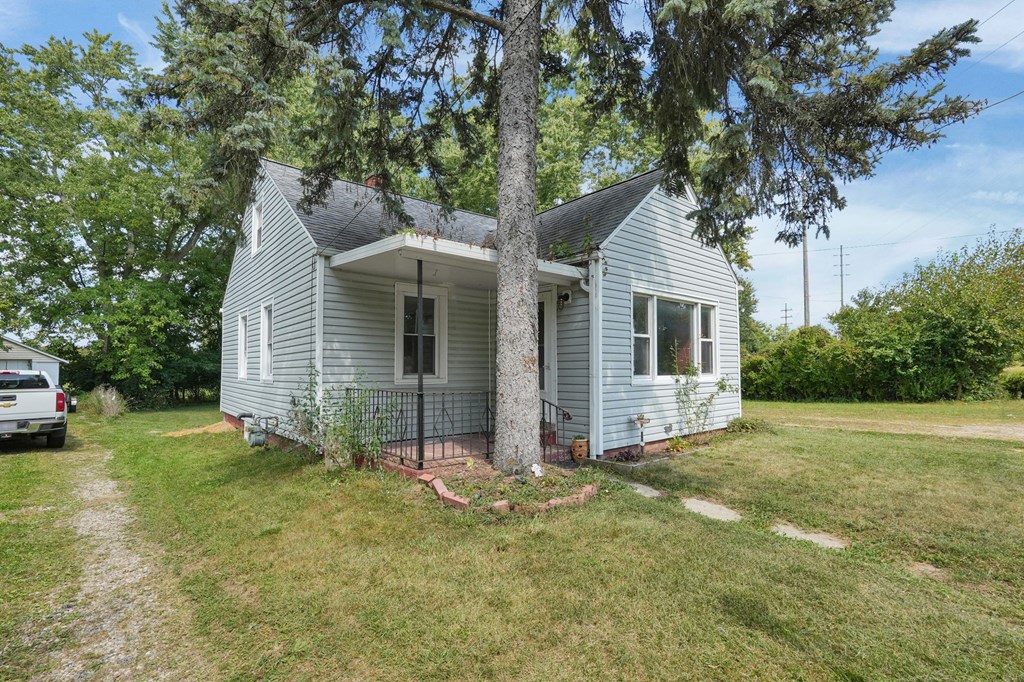 94 Delafield Avenue, Ashland, Ohio 44805, 2 Bedrooms Bedrooms, ,1 BathroomBathrooms,Residential,For Sale,Delafield Avenue,9069232
