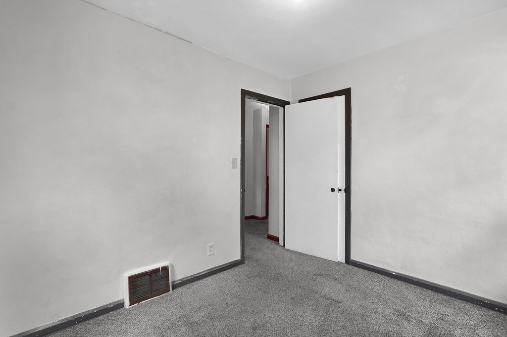 94 Delafield Avenue, Ashland, Ohio 44805, 2 Bedrooms Bedrooms, ,1 BathroomBathrooms,Residential,For Sale,Delafield Avenue,9069232