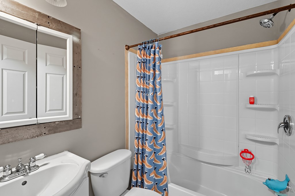 85 Woodlawn Avenue, Norwalk, Ohio 44857, 6 Bedrooms Bedrooms, ,4 BathroomsBathrooms,Residential,For Sale,Woodlawn Avenue,9069244