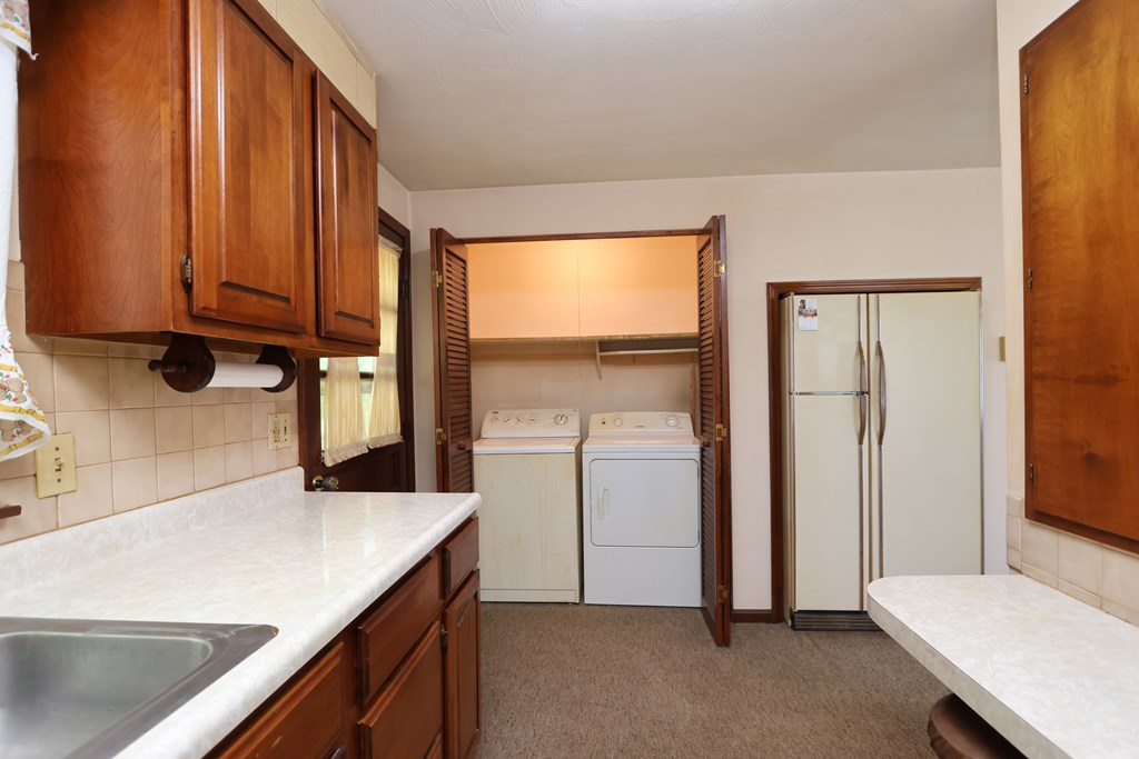 1145 Gloria Street, Mansfield, Ohio 44905, 3 Bedrooms Bedrooms, ,2 BathroomsBathrooms,Residential,For Sale,Gloria Street,9069276