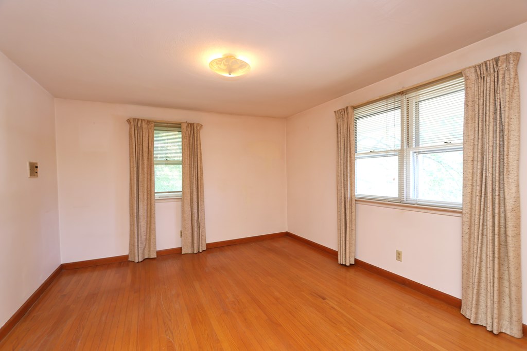 1145 Gloria Street, Mansfield, Ohio 44905, 3 Bedrooms Bedrooms, ,2 BathroomsBathrooms,Residential,For Sale,Gloria Street,9069276