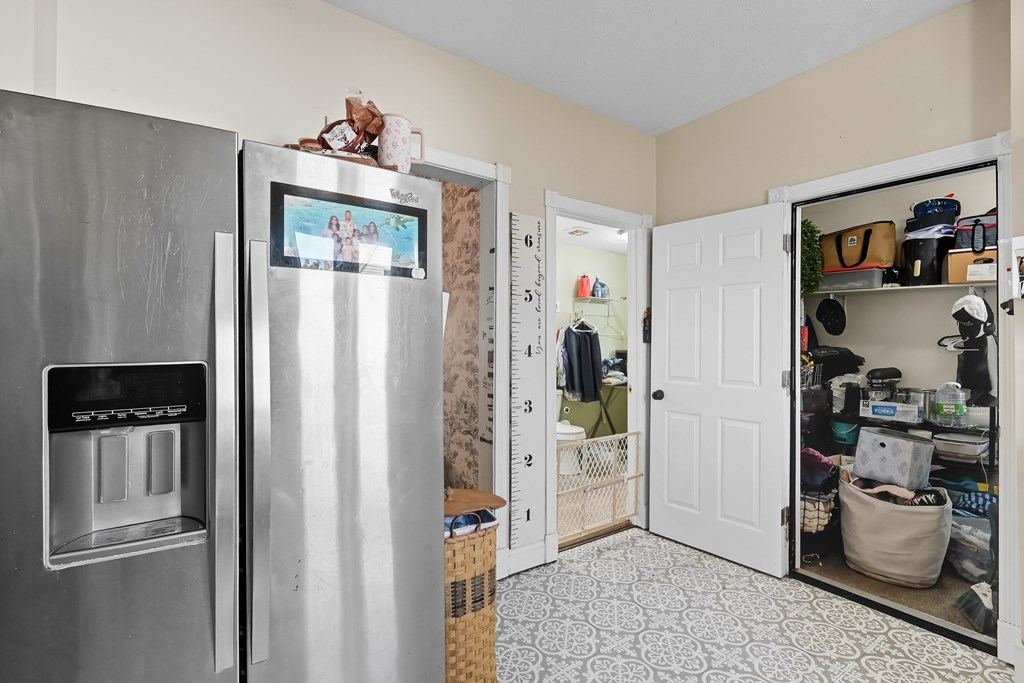 620 S Myrtle Avenue, Willard, Ohio 44890, 3 Bedrooms Bedrooms, ,2 BathroomsBathrooms,Residential,For Sale,Myrtle Avenue,9069304