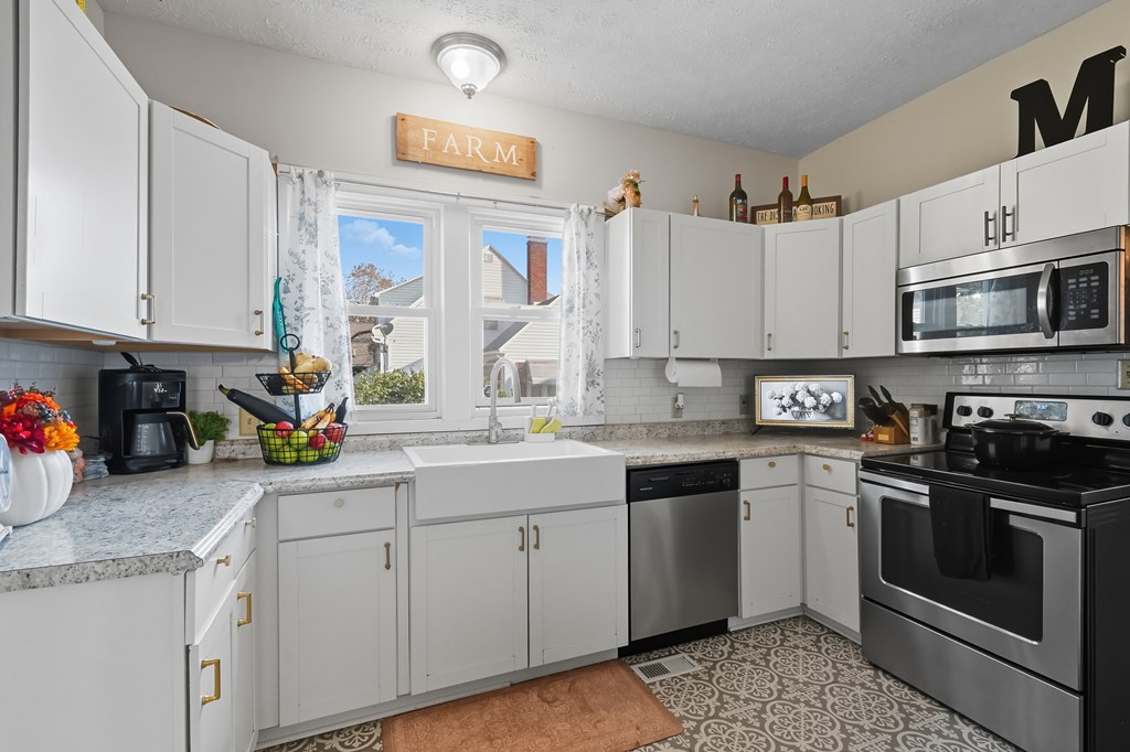 620 S Myrtle Avenue, Willard, Ohio 44890, 3 Bedrooms Bedrooms, ,2 BathroomsBathrooms,Residential,For Sale,Myrtle Avenue,9069304