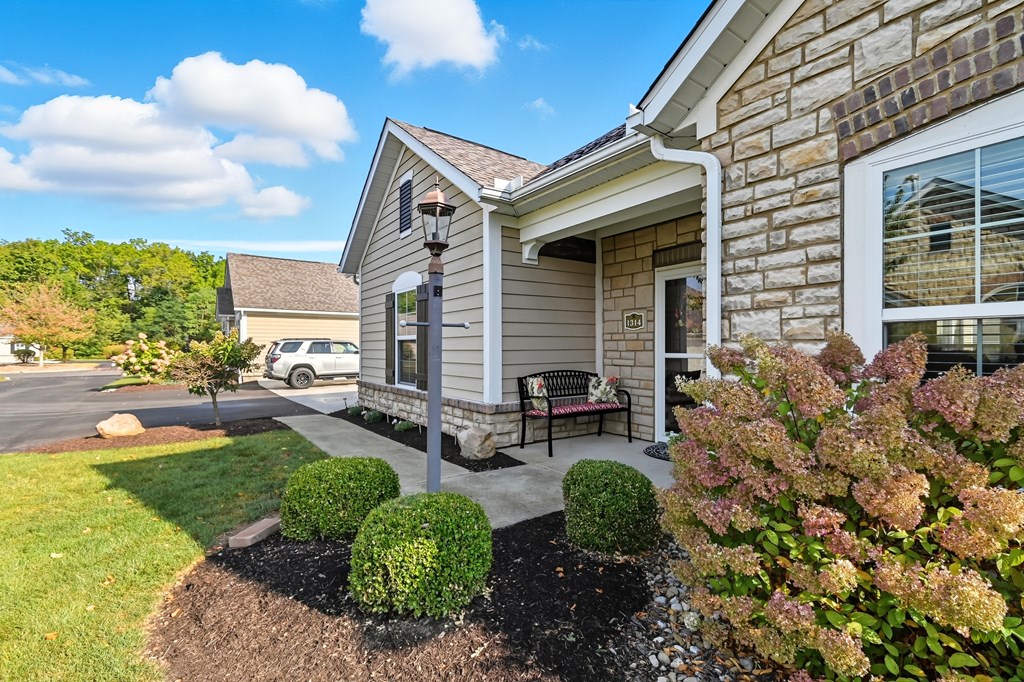 1314 Bridgewater Way North, Mansfield, Ohio 44906, 2 Bedrooms Bedrooms, ,2 BathroomsBathrooms,Residential,For Sale,Bridgewater Way North,9069366