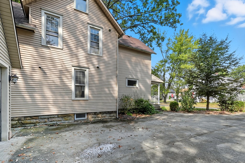 147 Erie Street, Galion, Ohio 44833, 4 Bedrooms Bedrooms, ,2 BathroomsBathrooms,Residential,For Sale,Erie Street,9069368